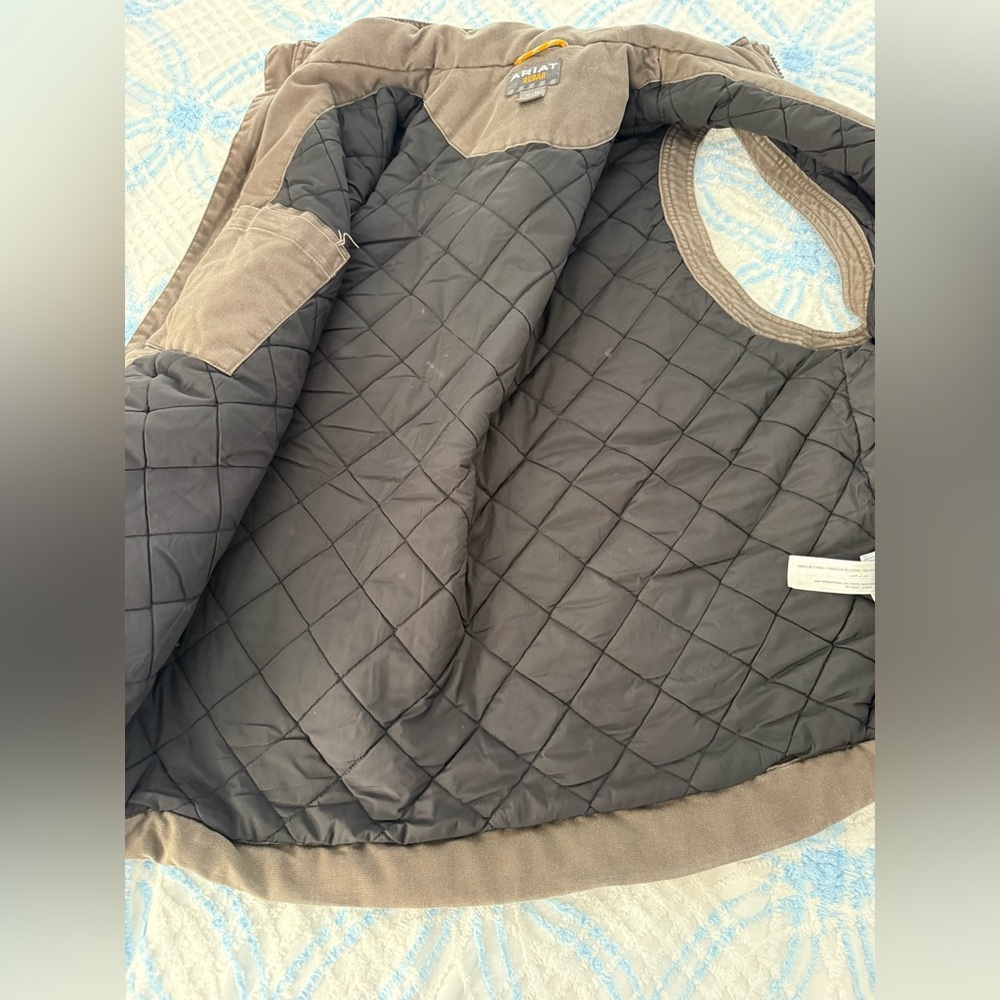 Men’s distressed Ariat vest XL - Picture 5 of 6